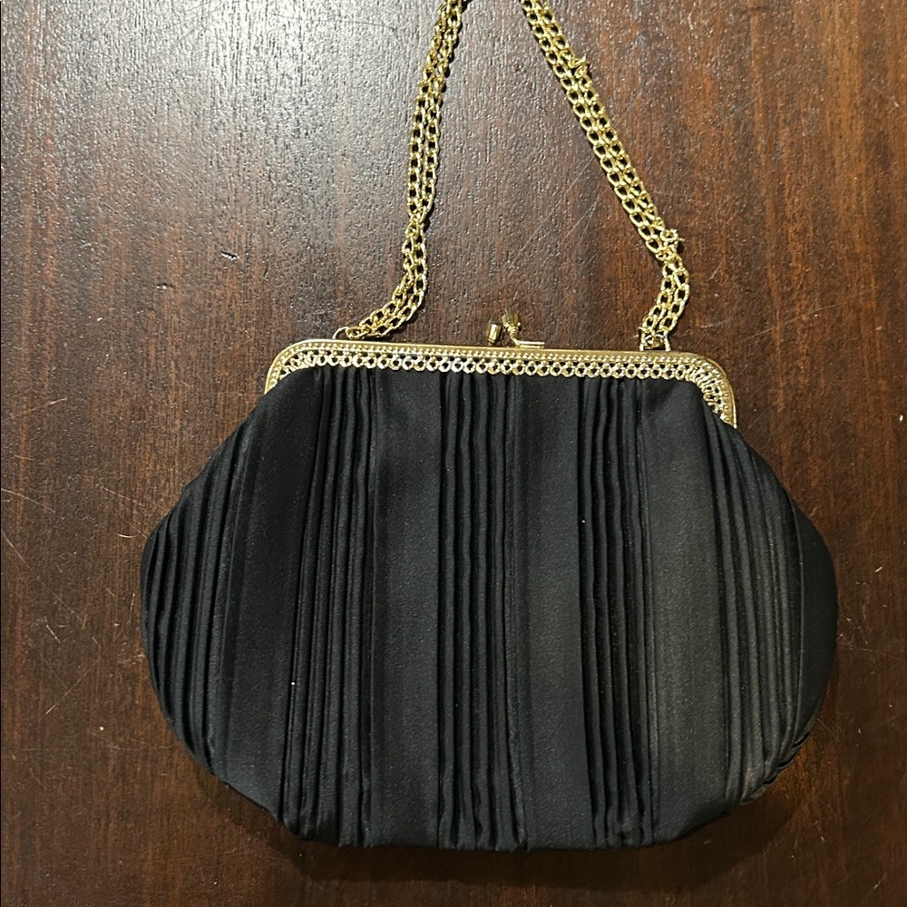 E380 Vintage La Regale LTD clutch chain Purse Black Ruffle